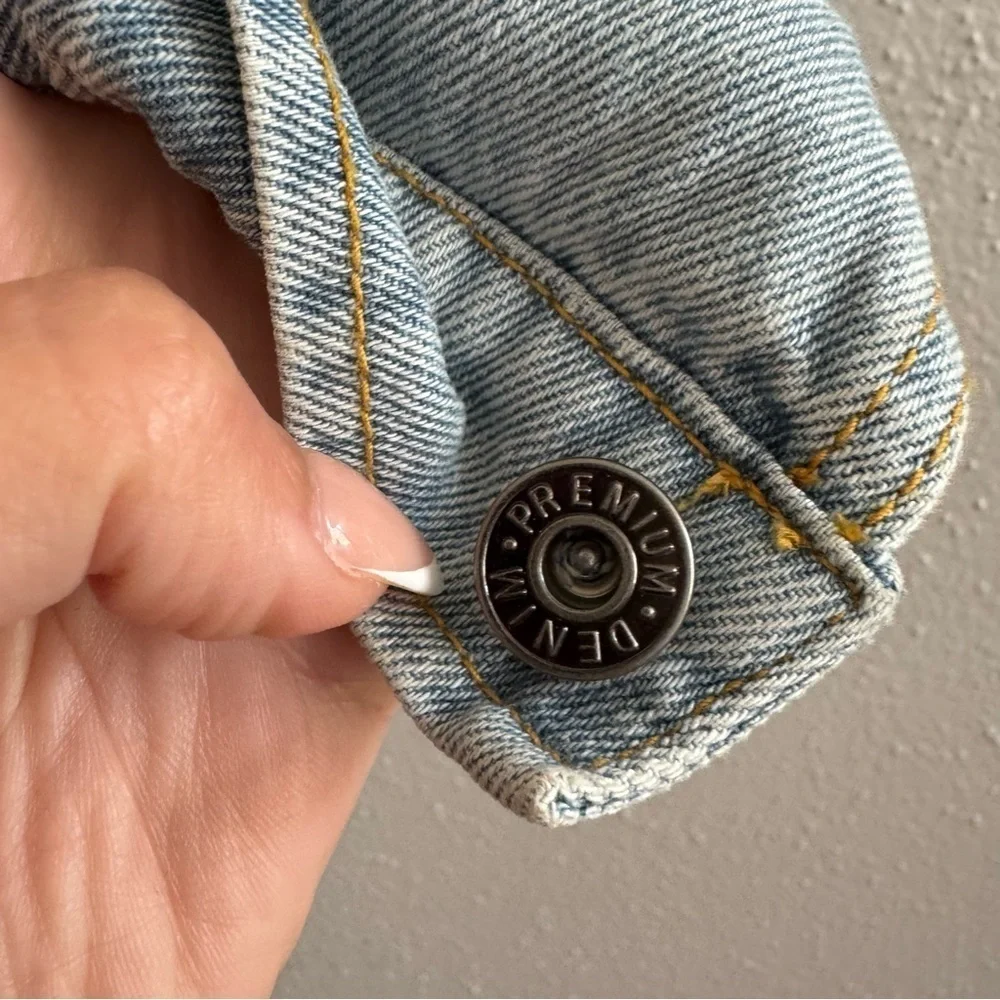 Love Tree Classic Light Wash Denim Jacket | Small